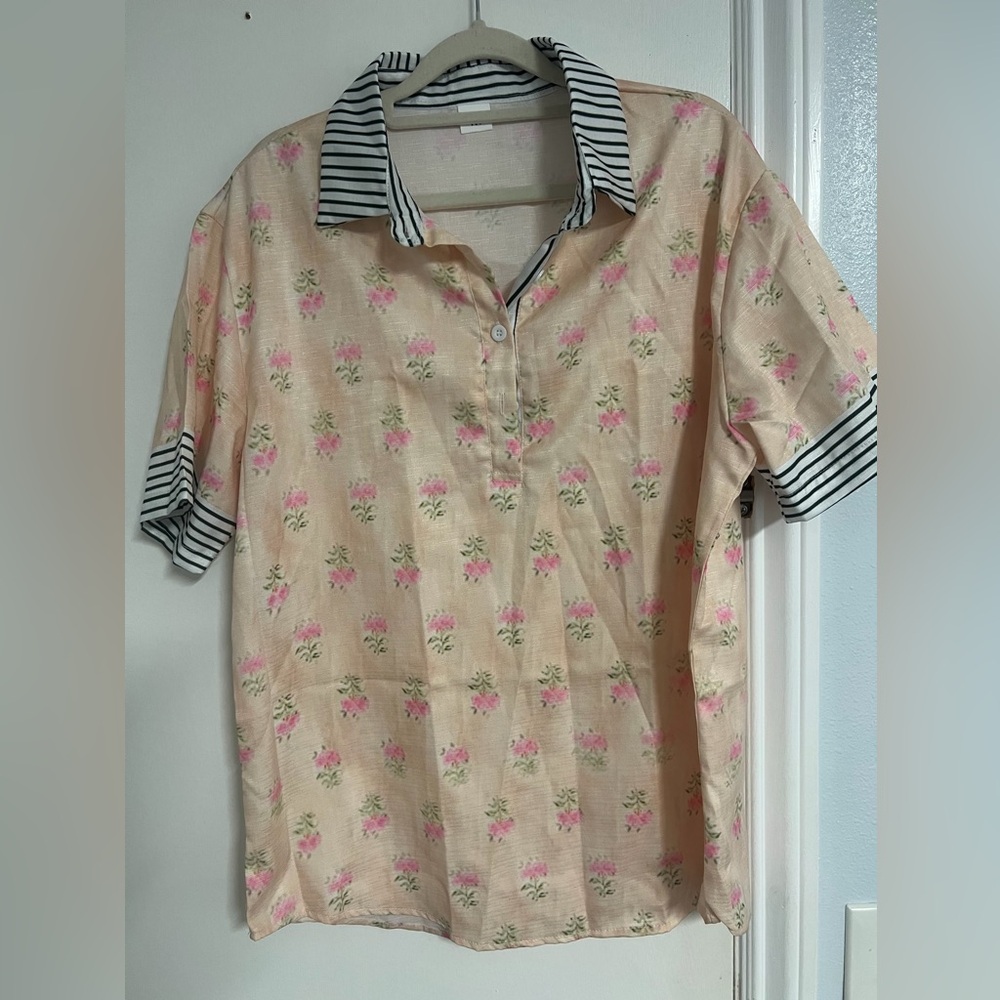 Floral blouse with short sleeve